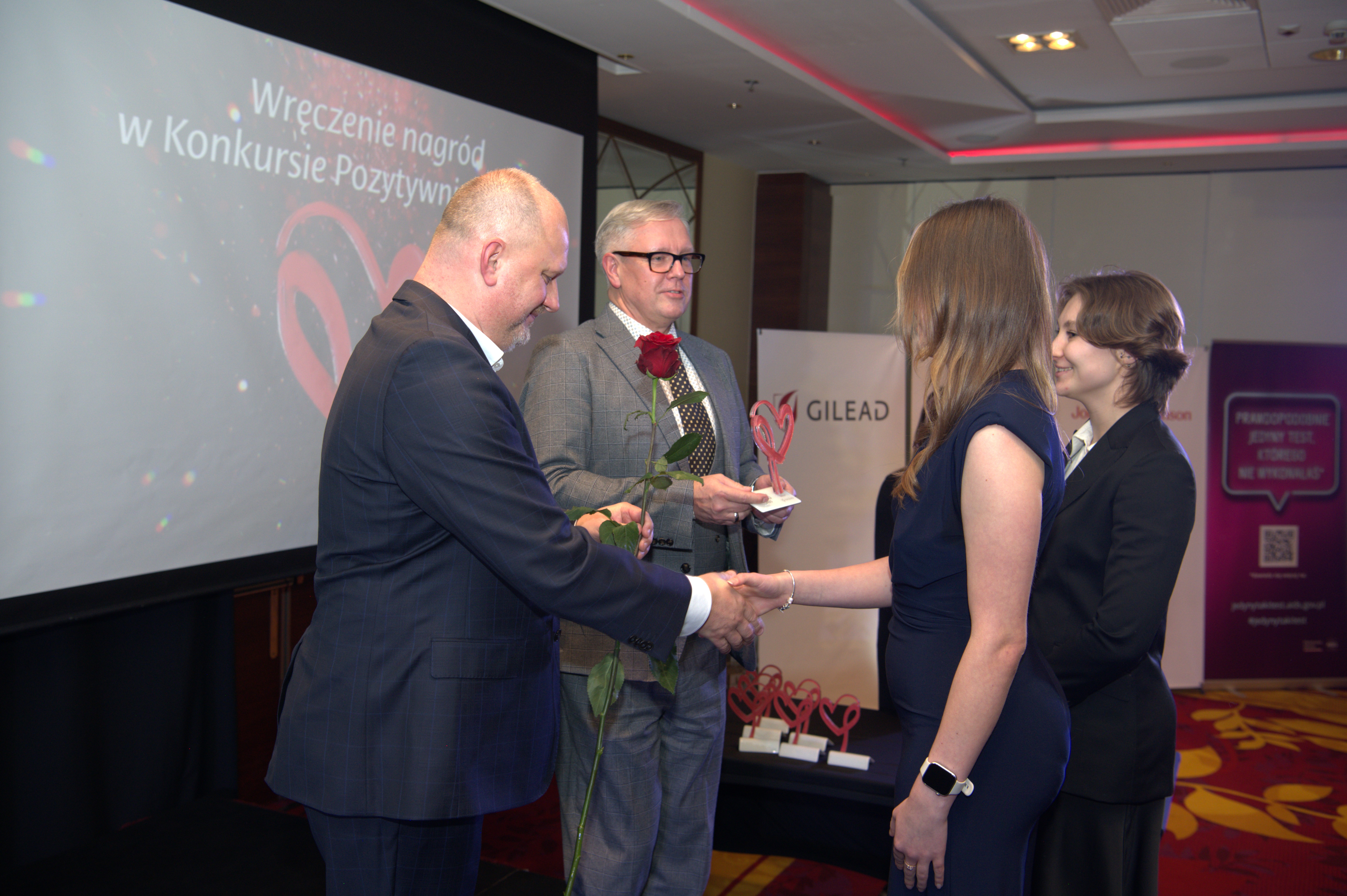 Statuetki Pozytywnie Otwarci wręczone